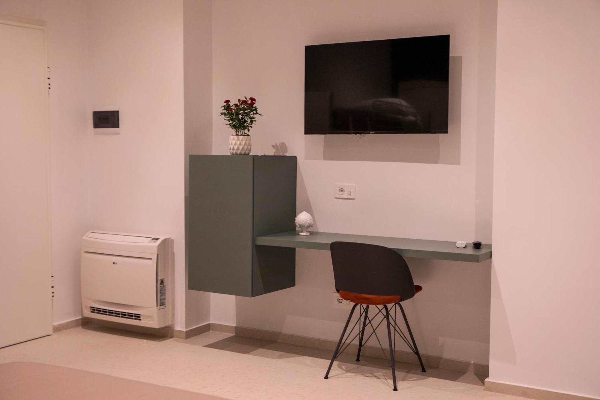 Your House Rooms 3 コンヴェルサーノ エクステリア 写真