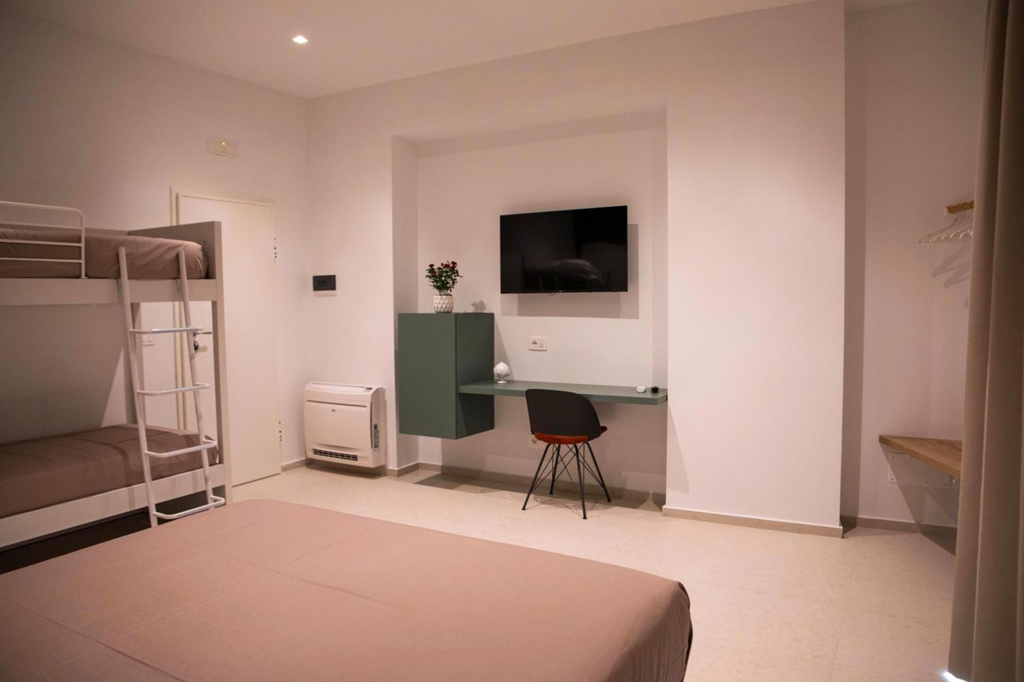 Your House Rooms 3 コンヴェルサーノ エクステリア 写真