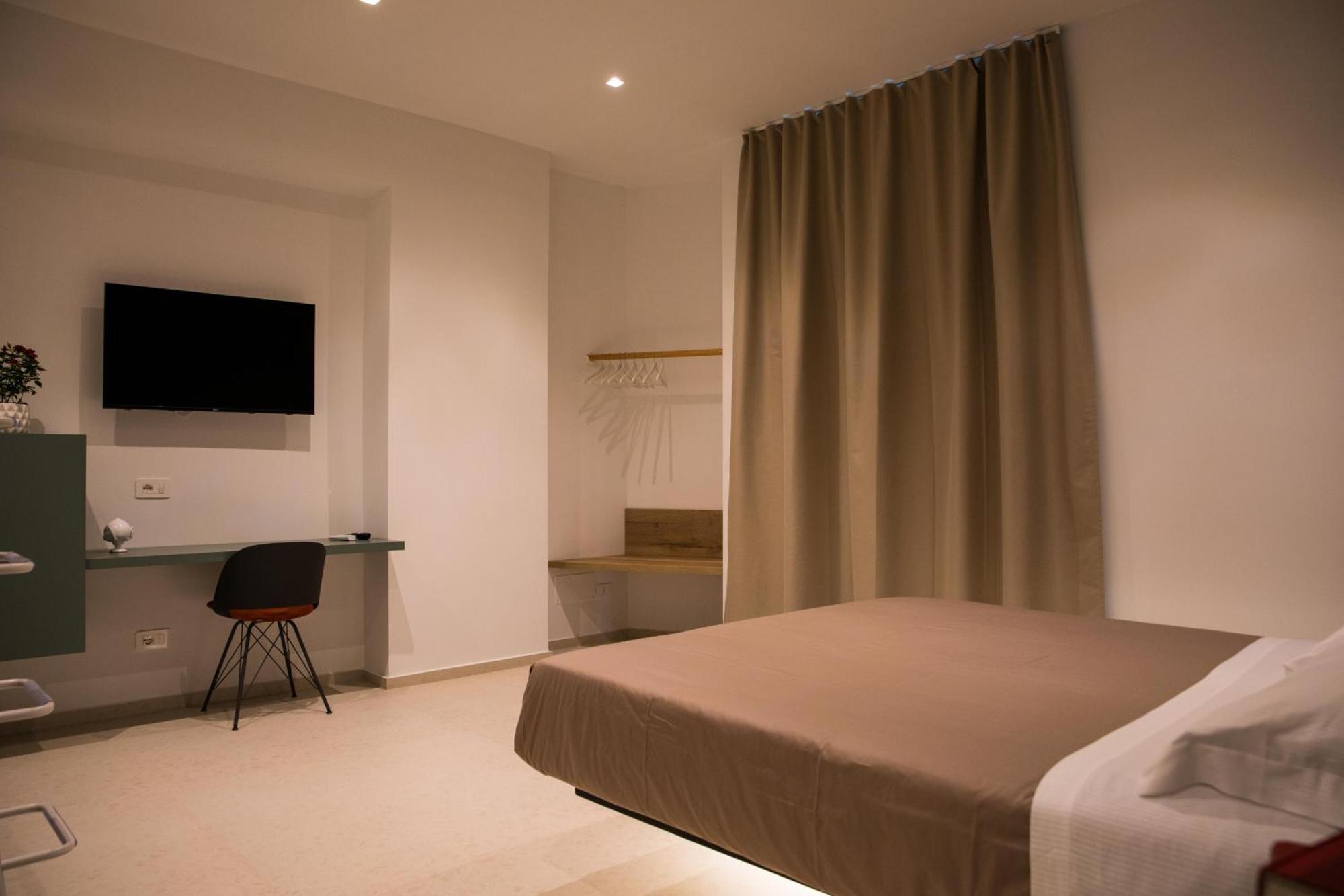 Your House Rooms 3 コンヴェルサーノ エクステリア 写真